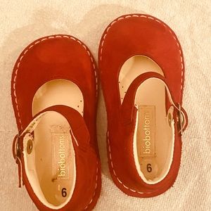 L’amour “biobittoms” Suede Mary Janes